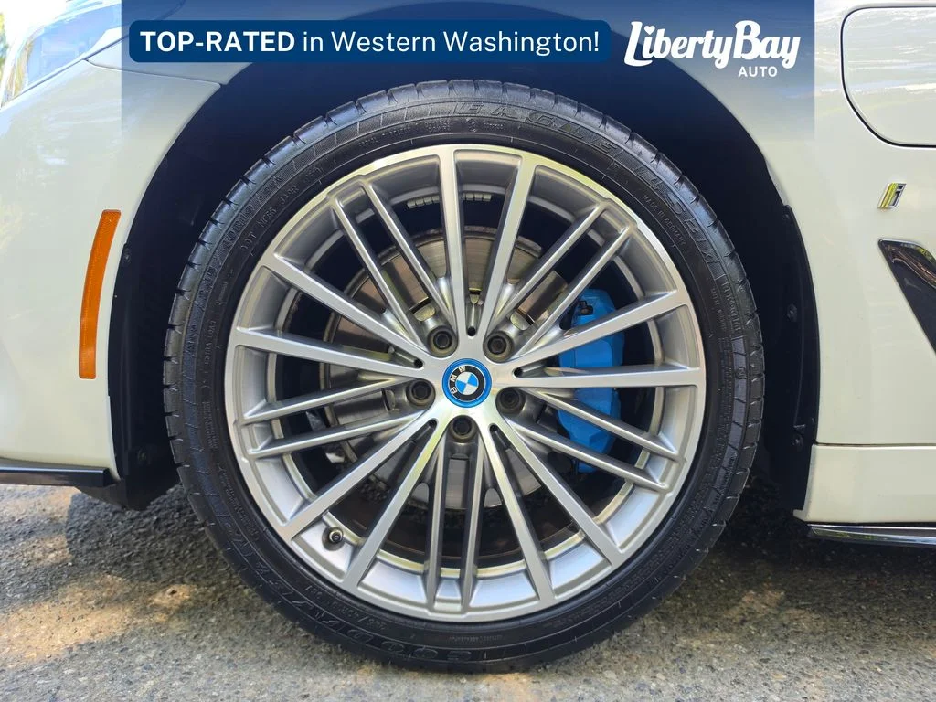 Used 2019 White BMW 530e xDrive iPerformance image 21
