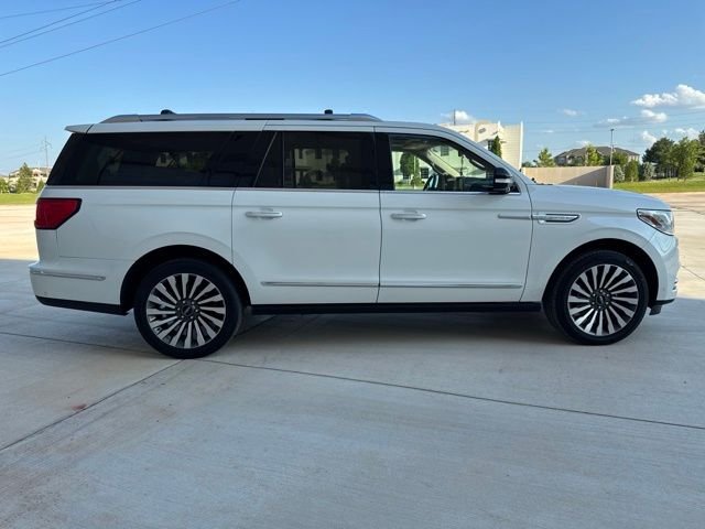 Used 2021 White Lincoln Reserve image 4