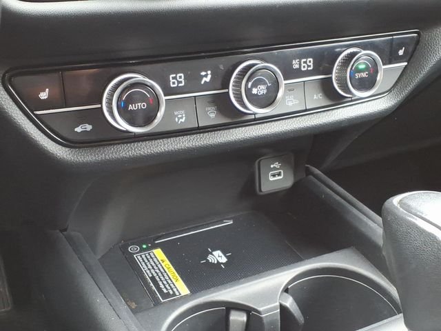 Used 2023 White Honda EX-L image 17