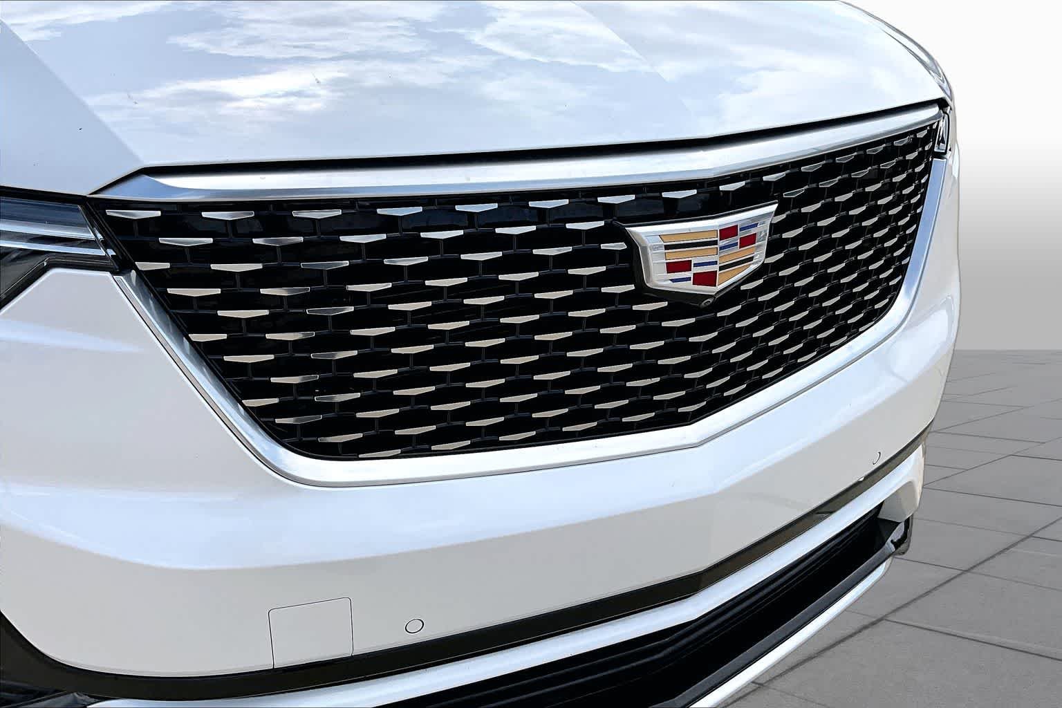 Used 2020 Crystal White Tricoat Cadillac FWD Premium Luxury image 26