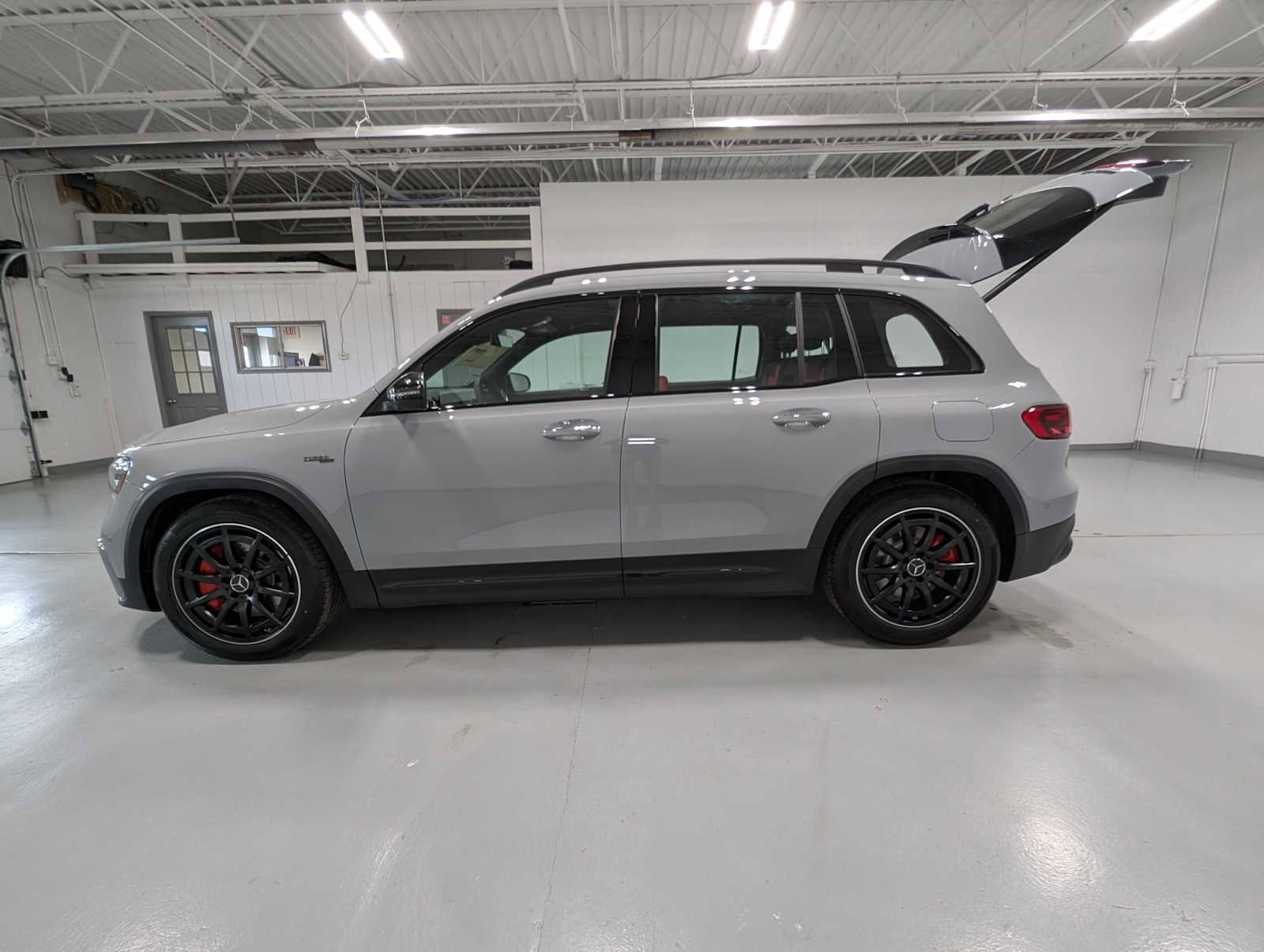2026 Mercedes-Benz GLB AMG GLB 35 - Photo 10