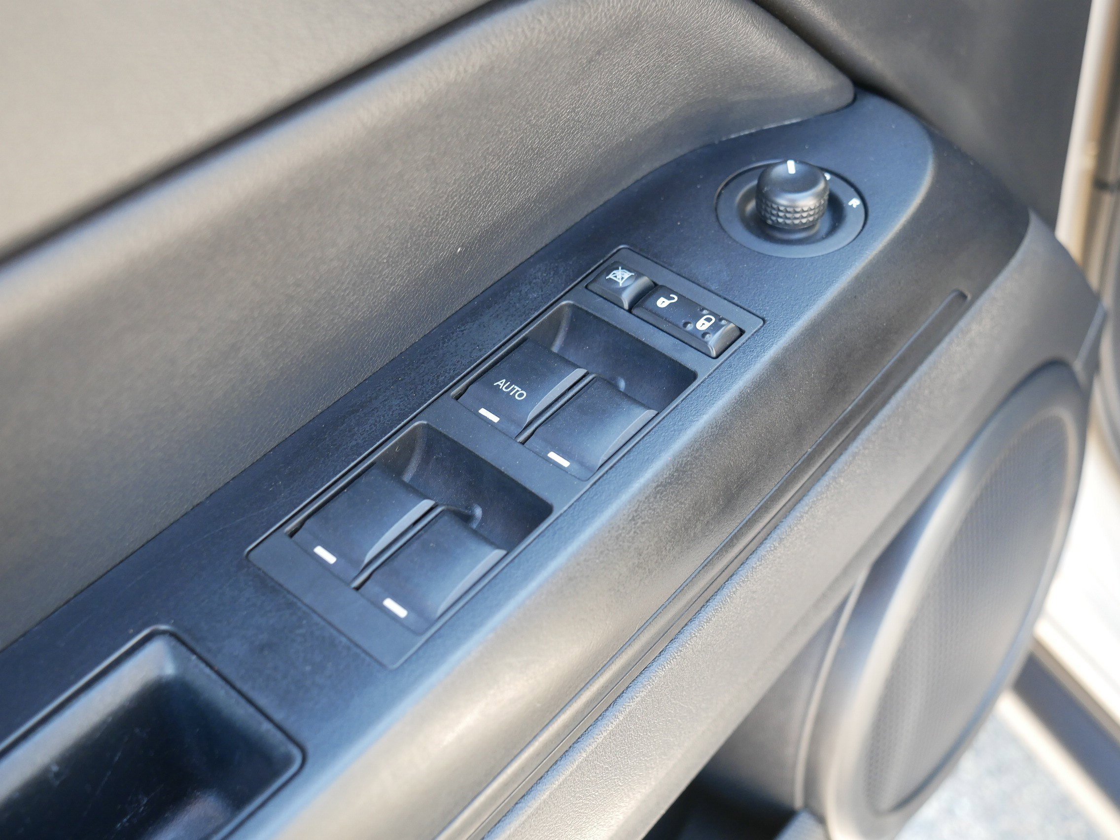 Used 2017 Mojave Sand Clearcoat Jeep Latitude image 19