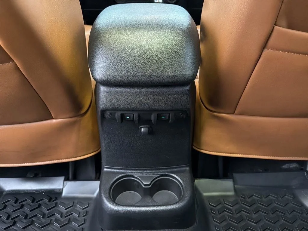 Used 2015 Silver Jeep Unlimited Sport image 34