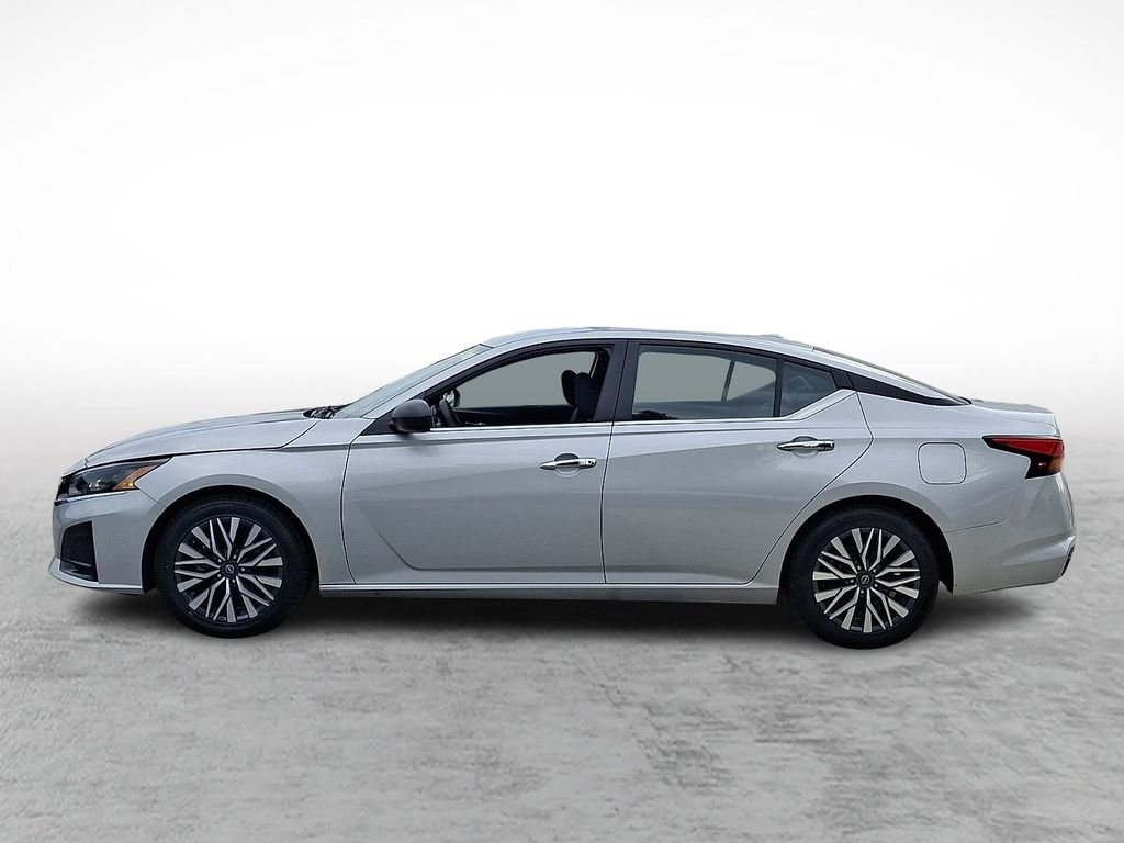 Used 2025 Silver Nissan 2.5 SV image 4