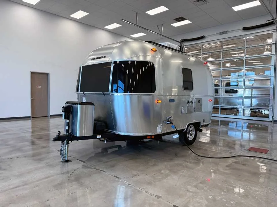 Used 2025  AIRSTREAM  image 4