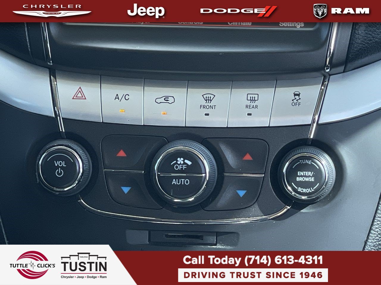 Used 2019 White Noise Tri-Coat Dodge SE image 22