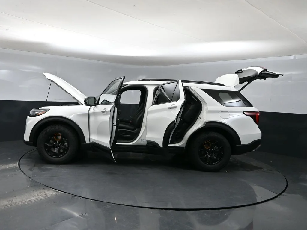 New 2026 White Ford Tremor image 41