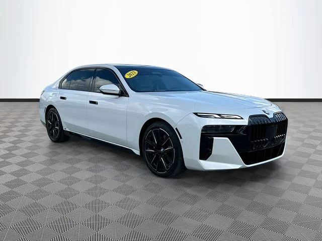 Used 2023 White BMW 760i xDrive image 3