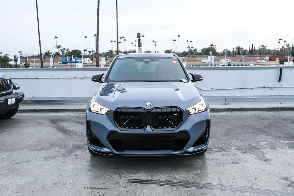 Used 2024 Gray BMW M35i image 3