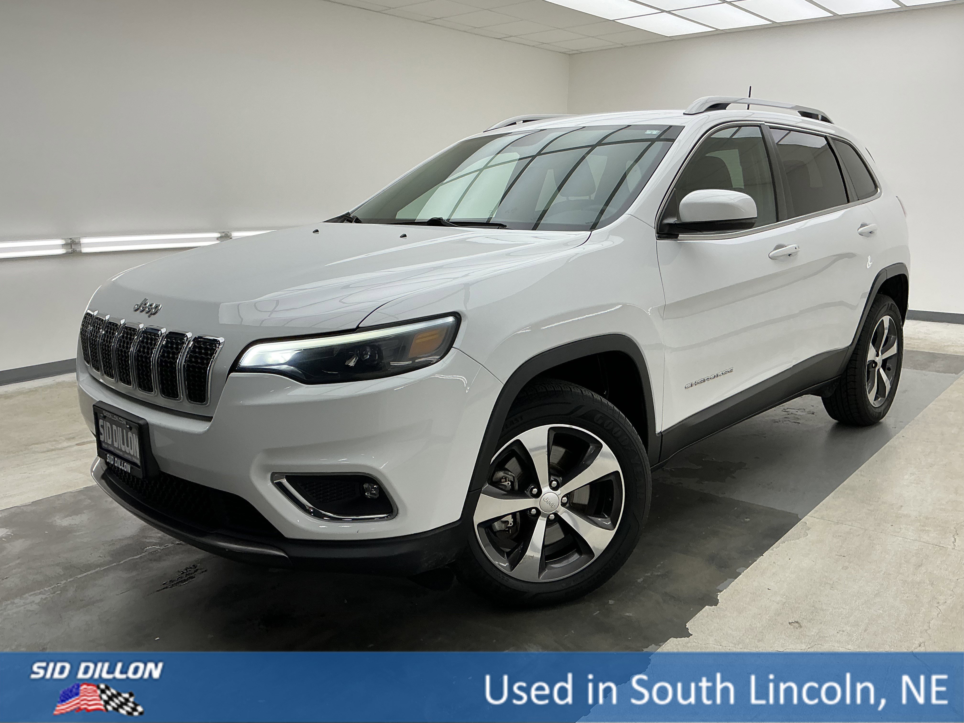 Used 2019 Bright White Clearcoat Jeep Limited image 1