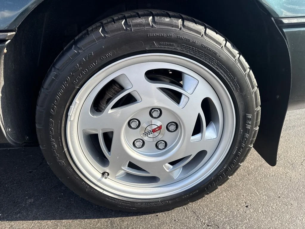 Used 1990 Green Chevrolet Convertible image 9
