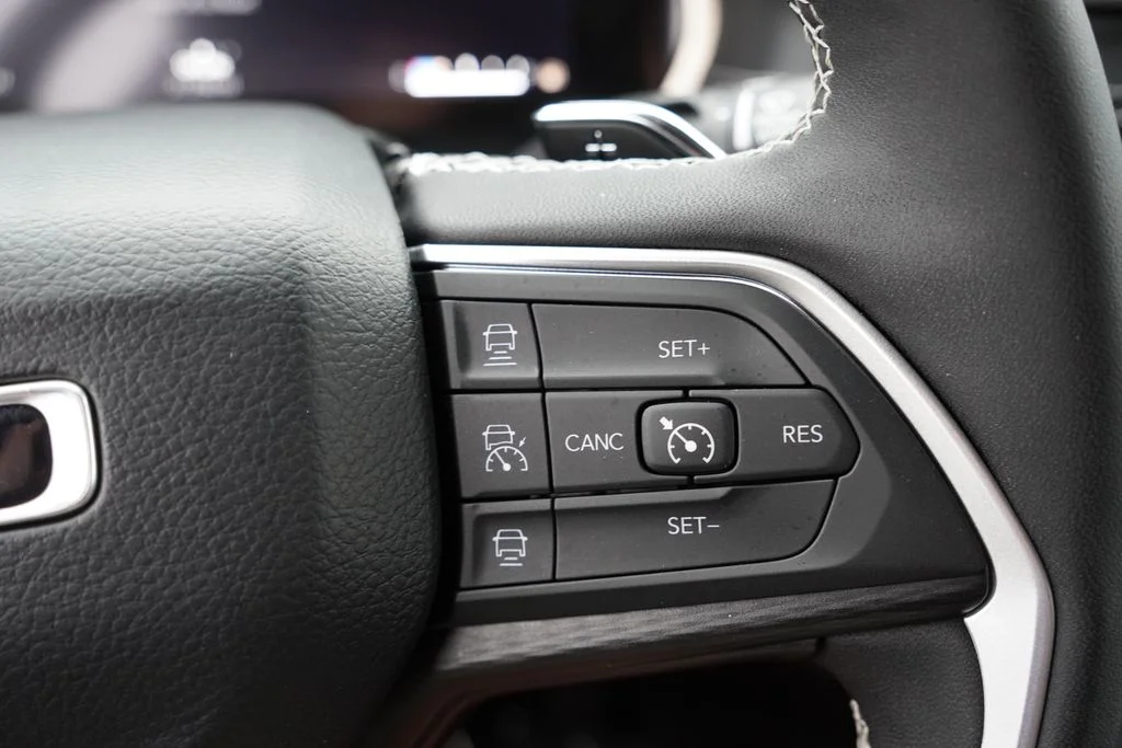 Certified Used 2023 Silver Jeep Altitude image 32
