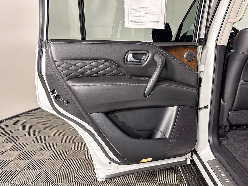 Used 2019 White INFINITI LUXE image 20