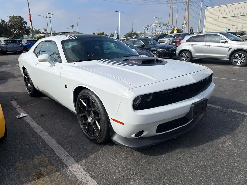 Used 2016 Bright White Clearcoat Dodge 392 Hemi Scat Pack Shaker image 4