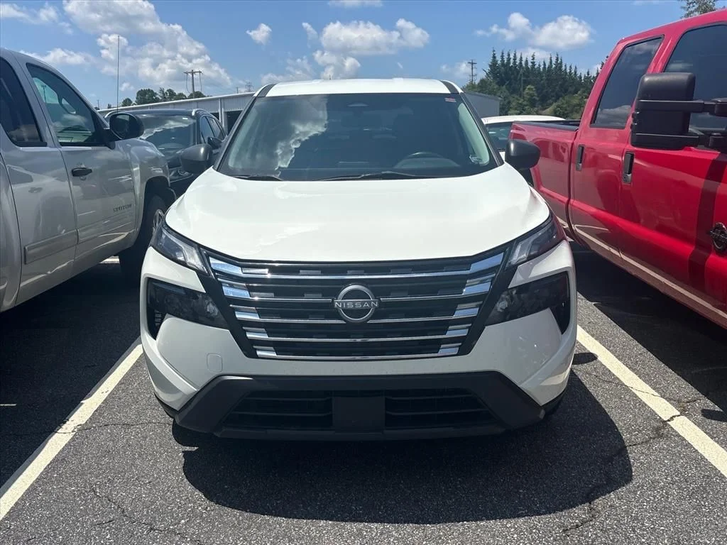 Used 2024 White Nissan S image 4