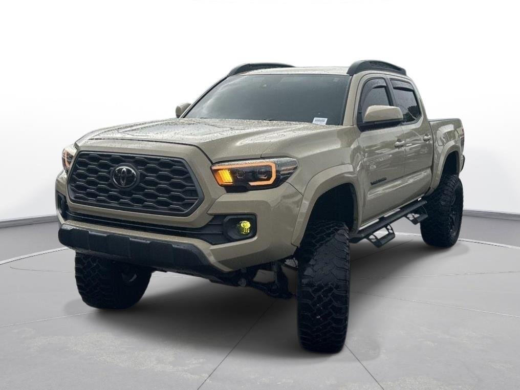 Used 2019 Quicksand Toyota SR5 image 2