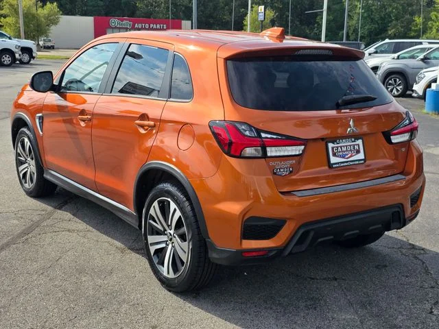 Used 2023 Orange Mitsubishi 2.0 SE image 9