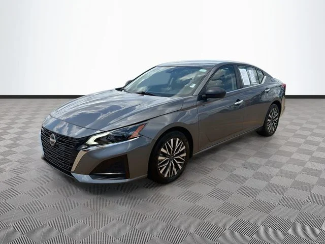 Used 2025 Gray Nissan 2.5 SV image 3
