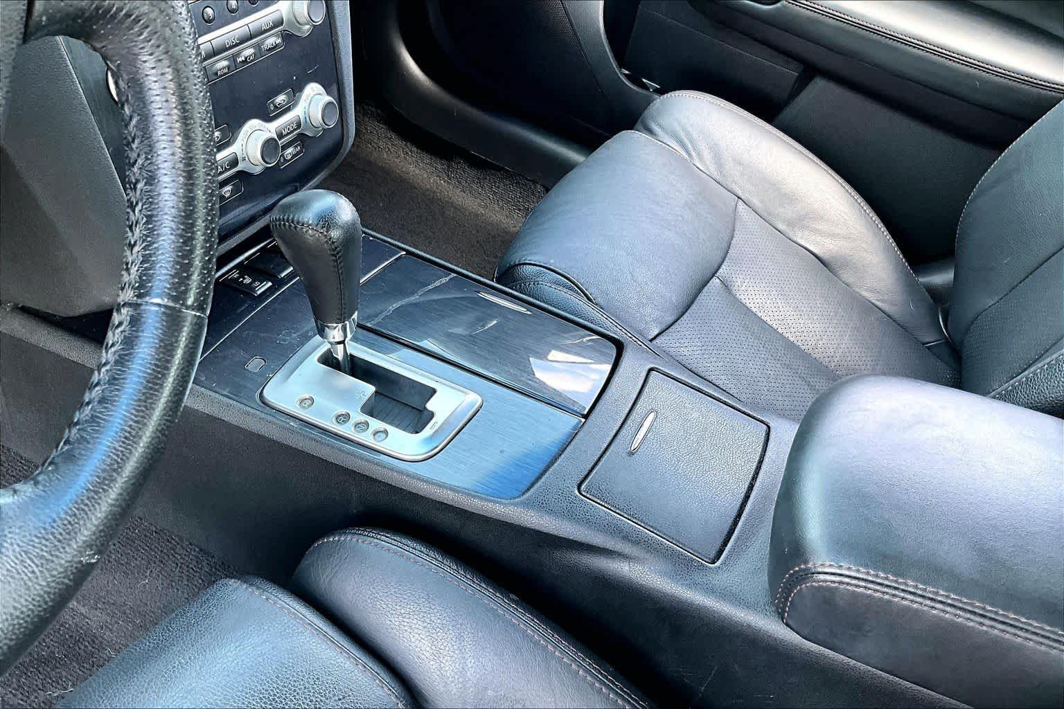 Used 2014 Super Black Nissan 3.5 SV image 14