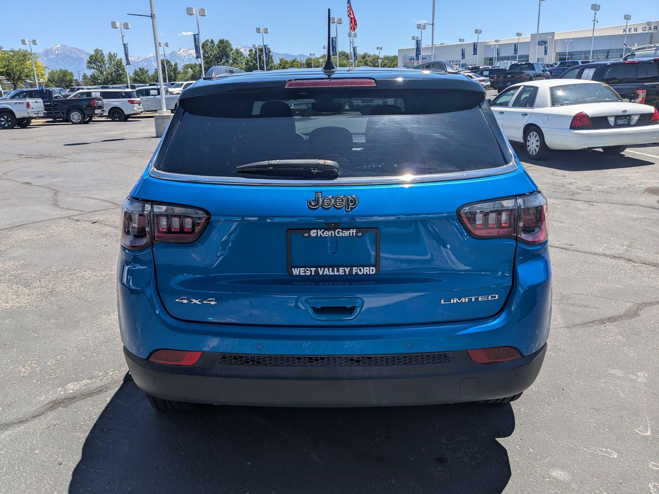 Used 2025 Hydro Blue Pearlcoat Jeep Limited image 4