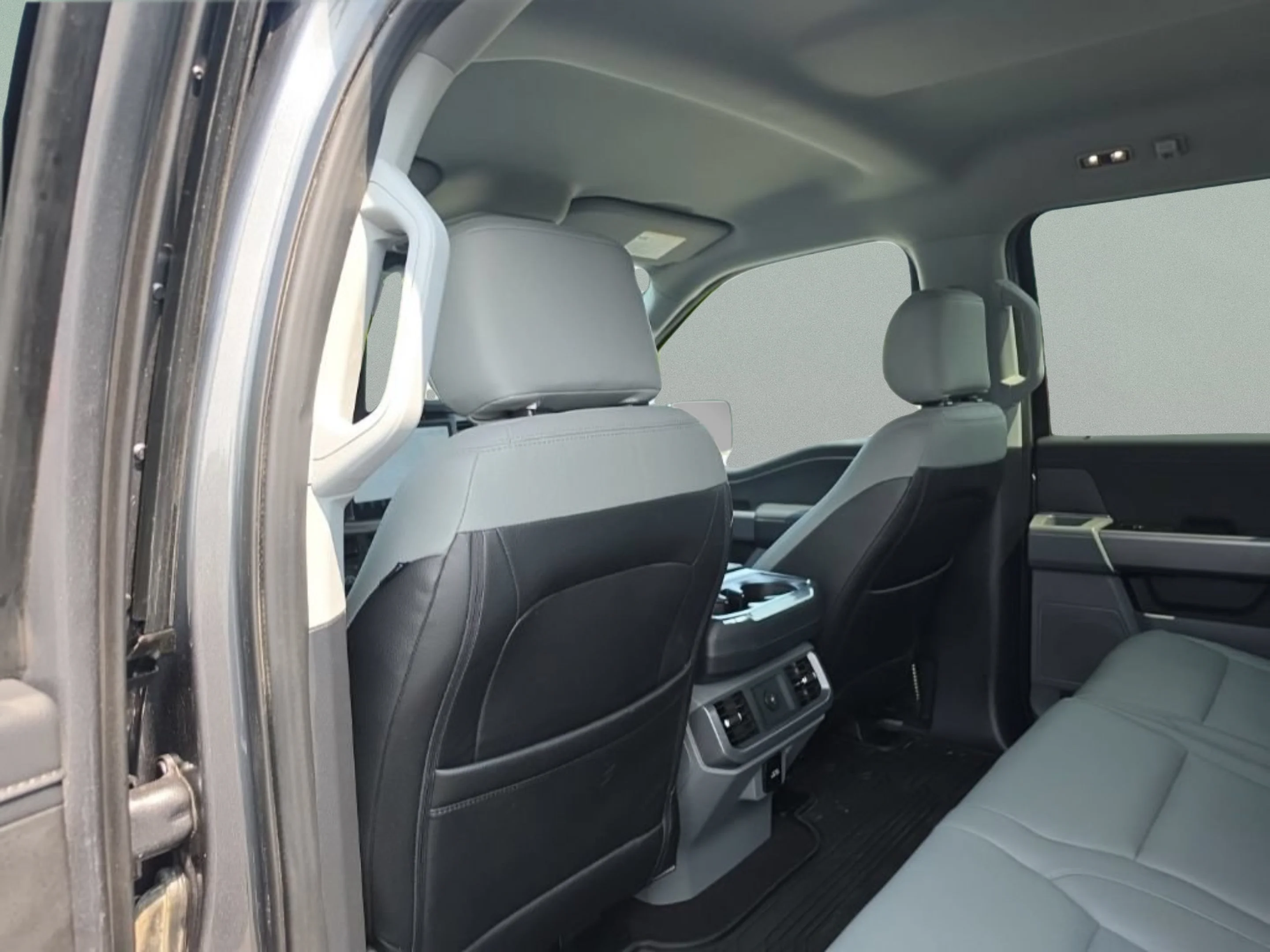 Used 2025 Gray Ford XLT image 27