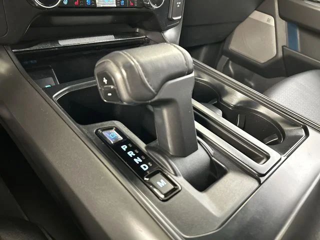 Used 2024  Ford Lariat image 10