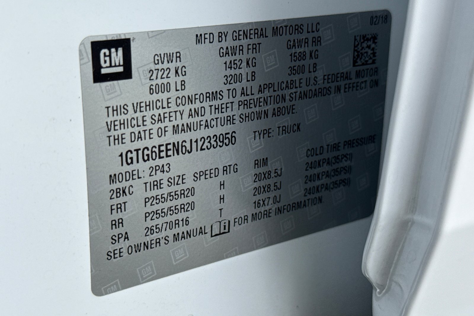 Used 2018 White GMC Denali image 31
