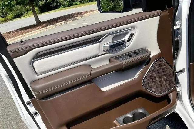 New 2026 Ivory White Tri-Coat Pearl-Coat Exterior Paint RAM LARAMIE image 26