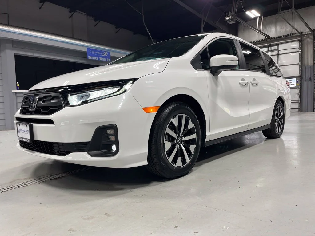 Used 2026 Platinum White Pearl Honda EX-L image 3