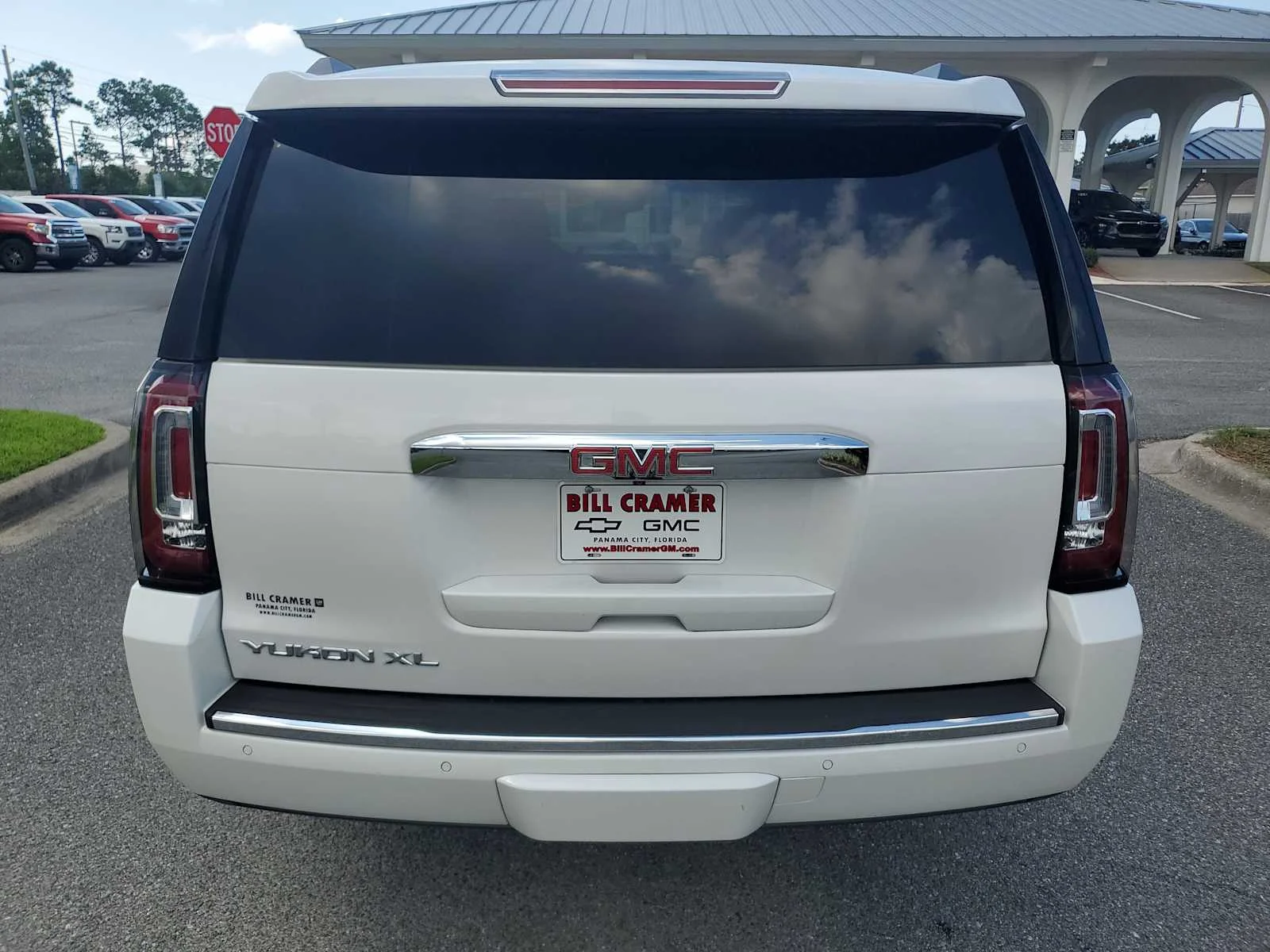Used 2017 WHITE FROST TRICOAT GMC Denali image 4