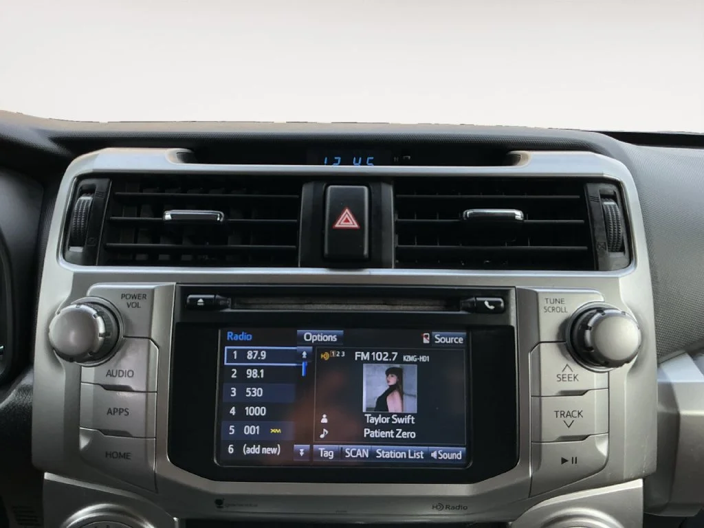 Used 2016 Blue Toyota SR5 image 20