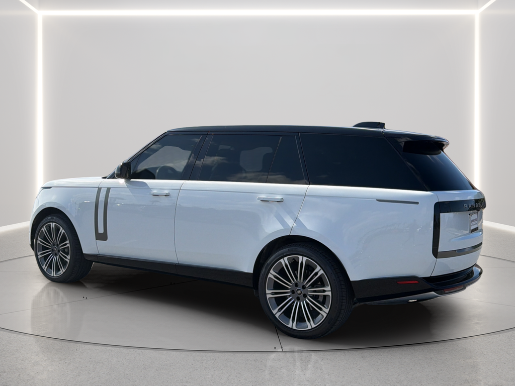 Used 2025 White Land Rover SE image 14
