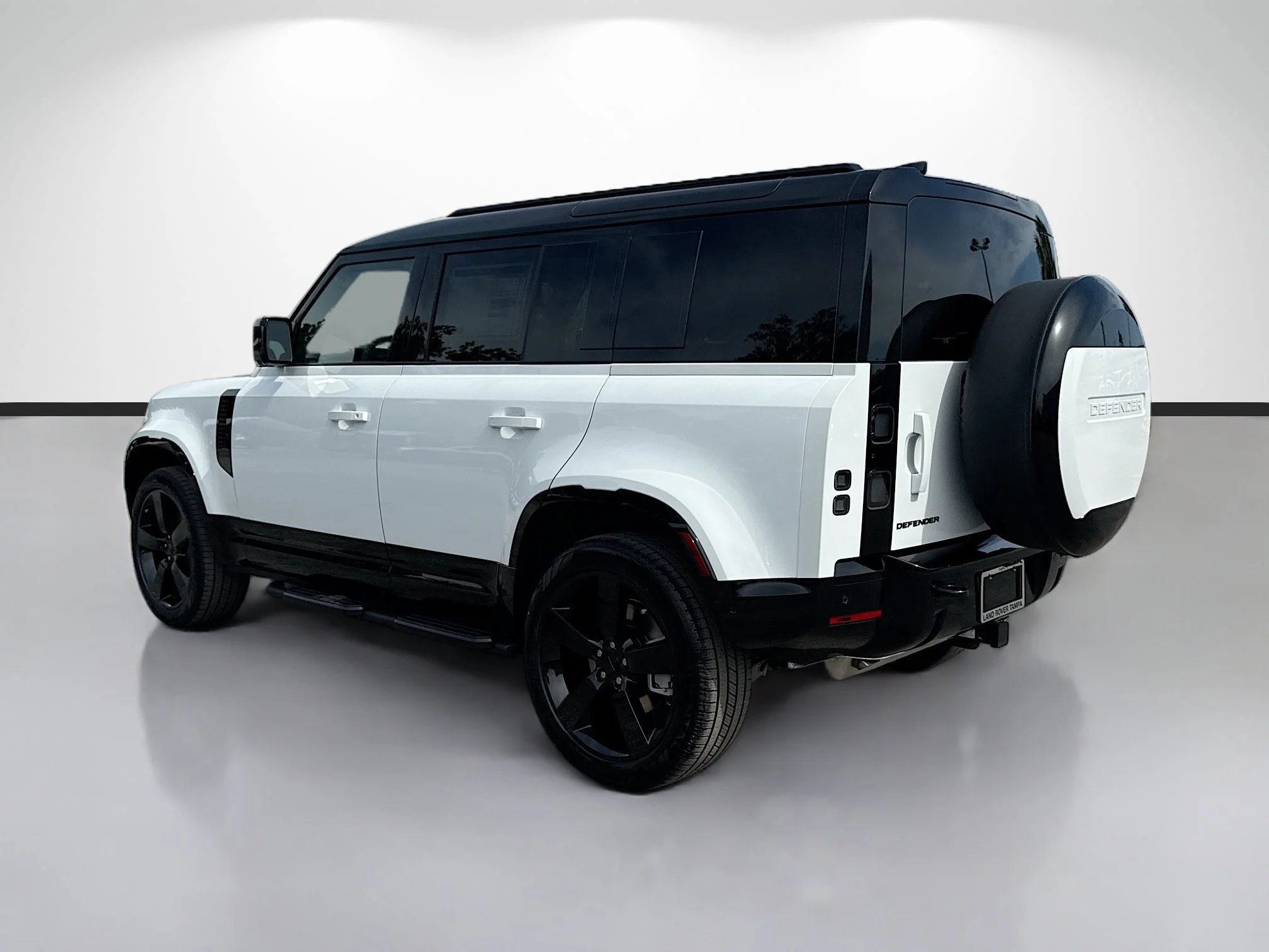 New 2026 Fuji White Land Rover X-Dynamic SE image 3