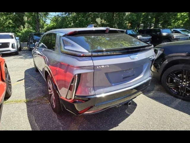 Used 2024 Silver Cadillac Luxury image 4