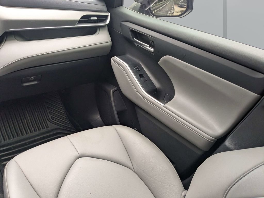 Used 2022 Gray Toyota XLE image 19