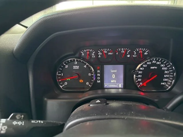 Used 2015 White GMC Base image 17