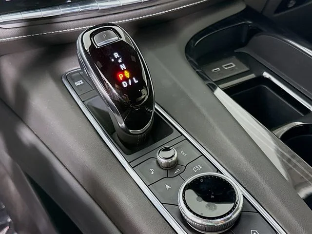 Used 2022 White Cadillac Sport image 19