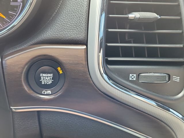 Used 2018 Bright White Clearcoat Jeep Limited image 28