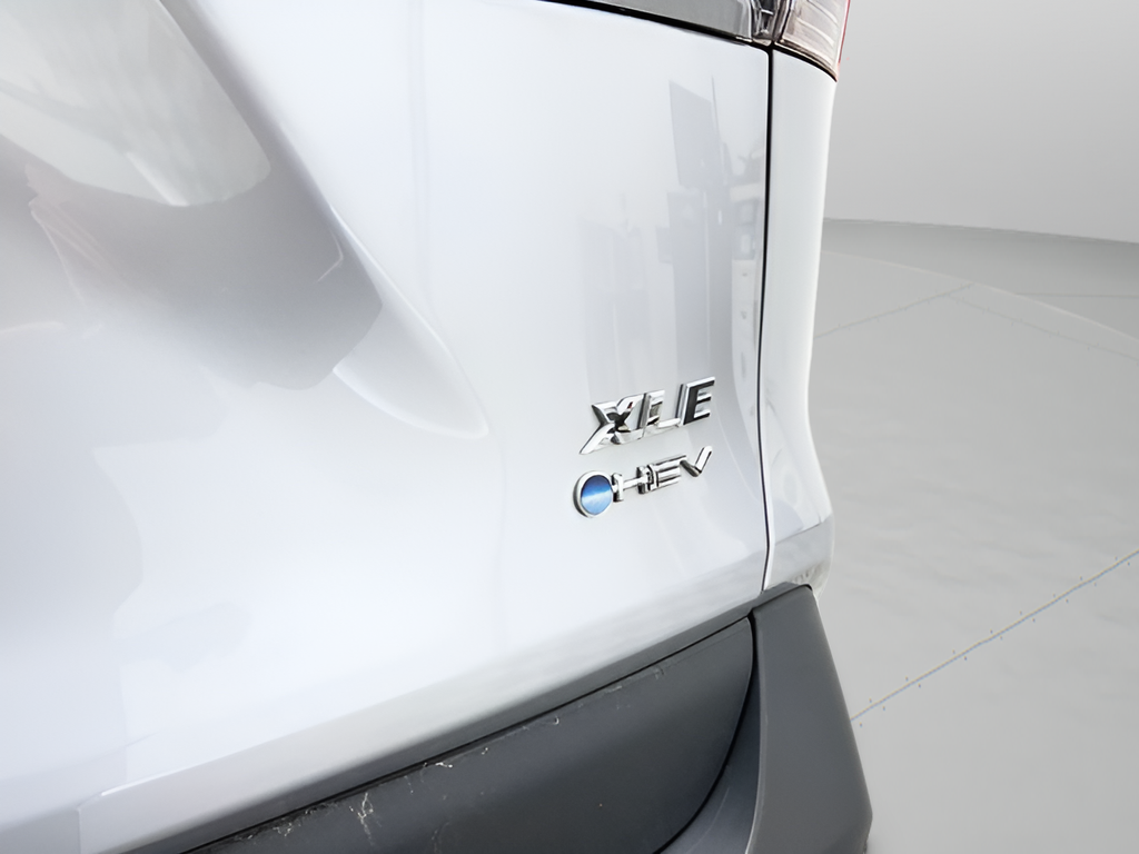 Used 2025 Silver Sky Metallic Toyota XLE image 40