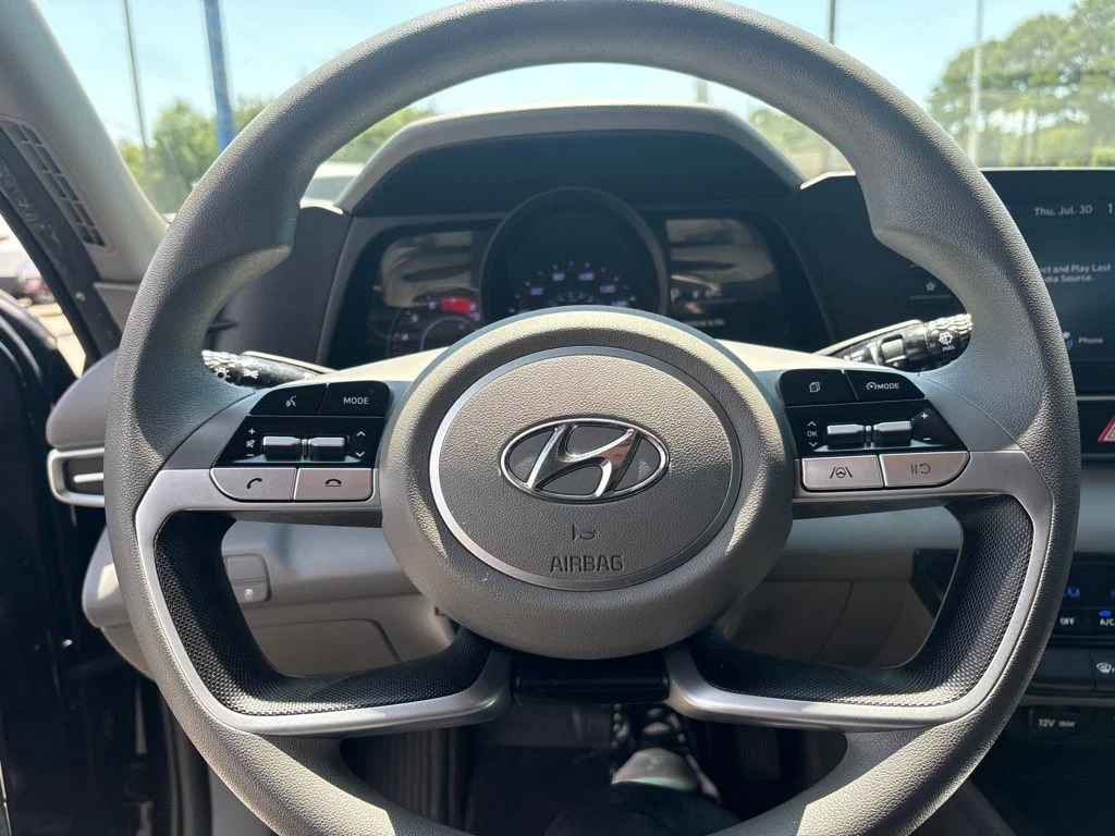 Used 2023 Black Hyundai SEL image 20