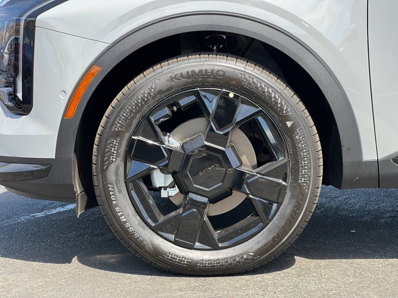 New 2026 Wolf Gray Kia X-Line image 33