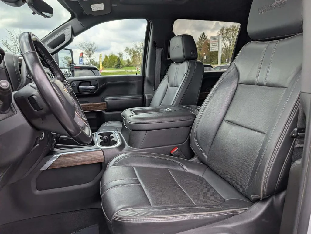 Used 2021 White Chevrolet High Country image 15