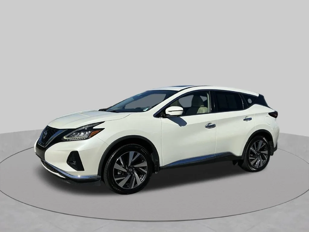 Used 2022 White Nissan SL image 2