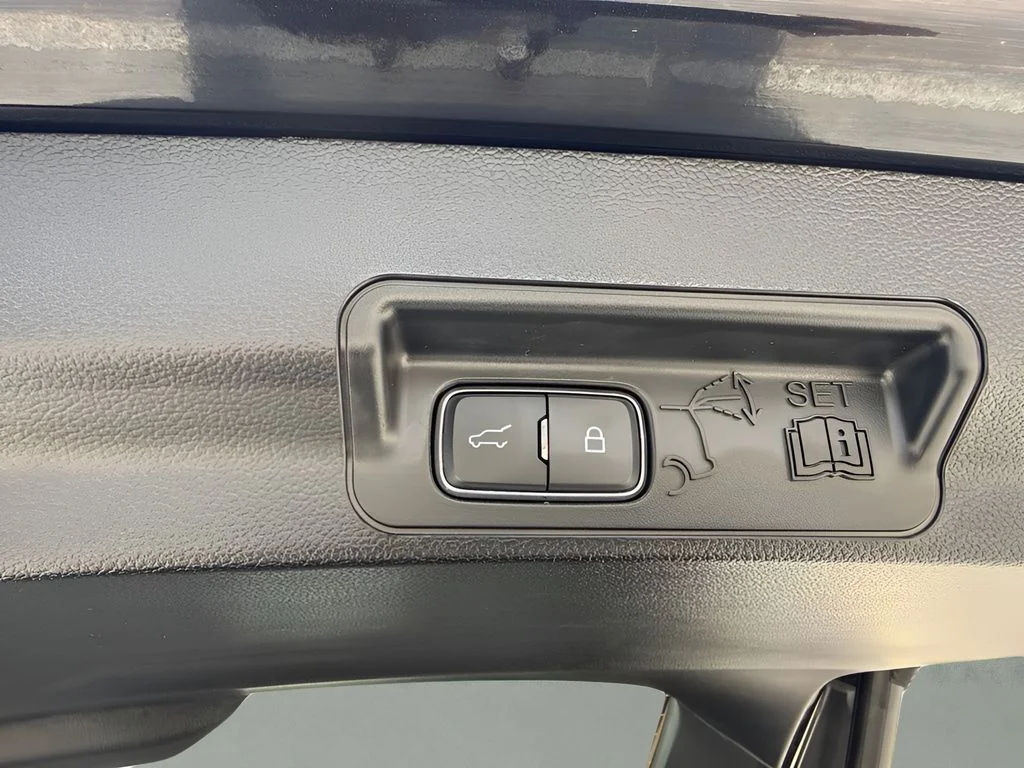 Used 2023 Black Ford XLT image 22