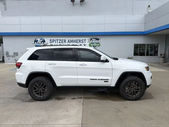 Used 2016 White Jeep Laredo image 11