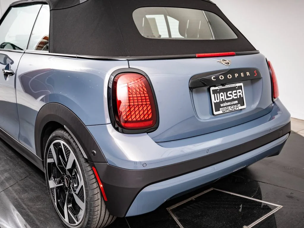 New 2026 Gray Metallic MINI Iconic image 19
