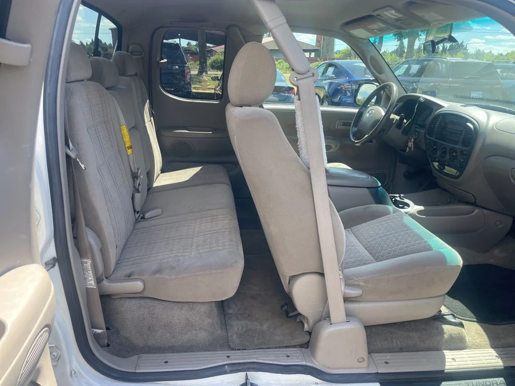 Used 2006 Natural White Toyota SR5 image 16