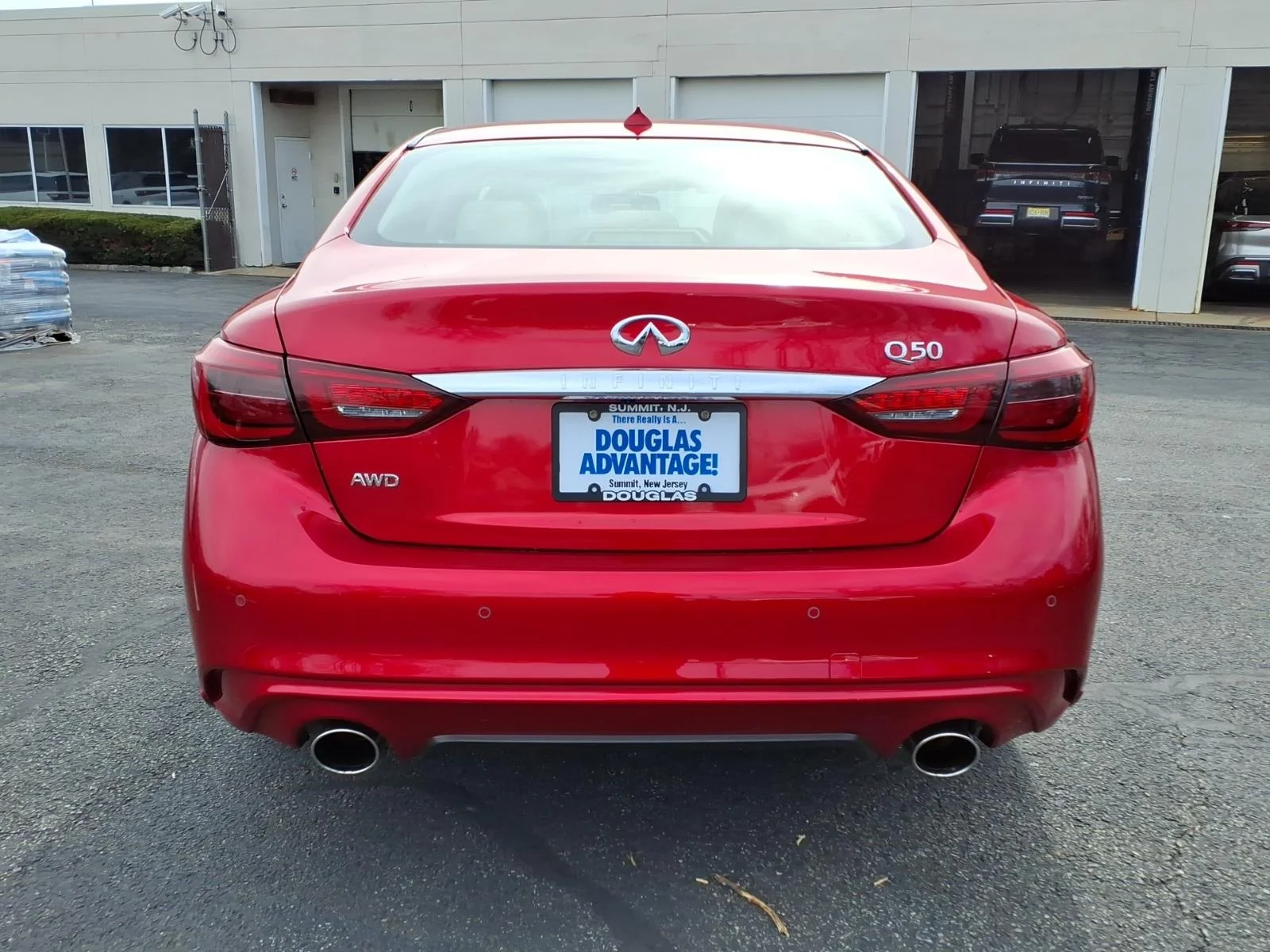 Certified Used 2023 Red INFINITI LUXE image 7