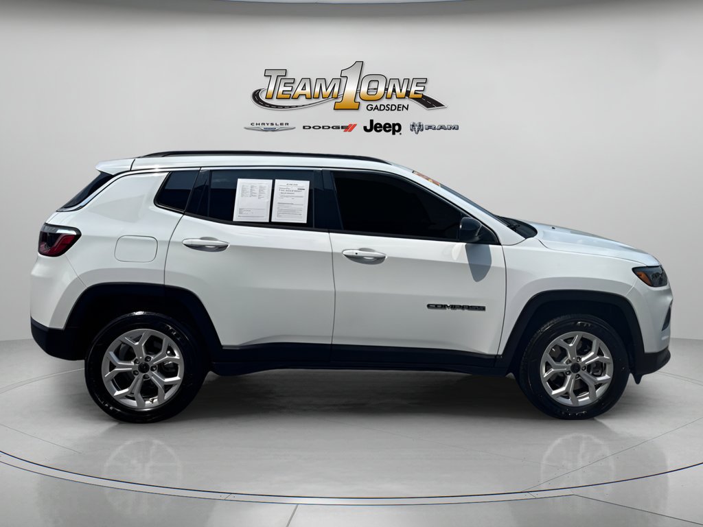 Used 2025 Bright White Clearcoat Jeep Latitude image 10