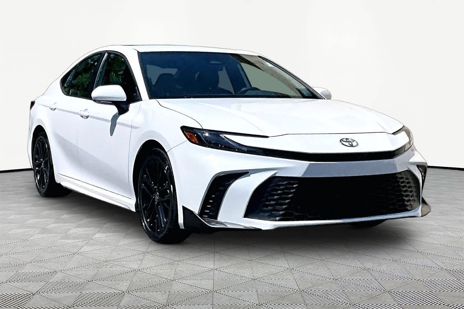 Used 2025 Ice Cap Toyota SE image 3